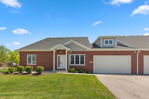 Photo of 628 Prairie Crossing Drive, New Lenox, IL 60451 (MLS # 12625345)