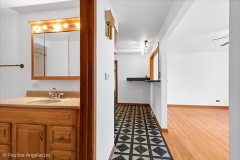 Tiny photo for 4618 Custer Avenue, Brookfield, IL 60513 (MLS # 12600746)