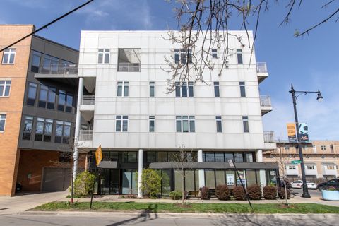 Tiny photo for 4770 N Manor Avenue N #404, Chicago, IL 60625 (MLS # 12625565)