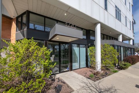 Tiny photo for 4770 N Manor Avenue N #404, Chicago, IL 60625 (MLS # 12625565)