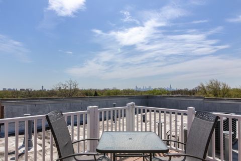 Tiny photo for 4770 N Manor Avenue N #404, Chicago, IL 60625 (MLS # 12625565)