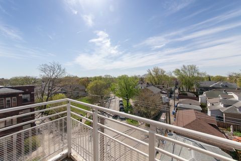Tiny photo for 4770 N Manor Avenue N #404, Chicago, IL 60625 (MLS # 12625565)
