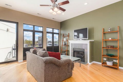 Tiny photo for 4770 N Manor Avenue N #404, Chicago, IL 60625 (MLS # 12625565)