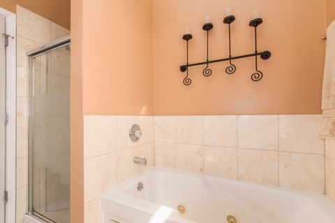 Tiny photo for 4770 N Manor Avenue N #404, Chicago, IL 60625 (MLS # 12625565)