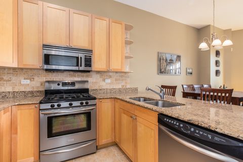 Tiny photo for 4770 N Manor Avenue N #404, Chicago, IL 60625 (MLS # 12625565)