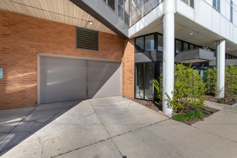 Tiny photo for 4770 N Manor Avenue N #404, Chicago, IL 60625 (MLS # 12625565)