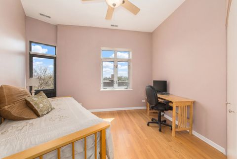 Tiny photo for 4770 N Manor Avenue N #404, Chicago, IL 60625 (MLS # 12625565)