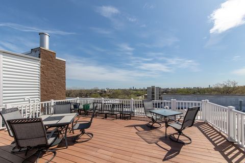 Tiny photo for 4770 N Manor Avenue N #404, Chicago, IL 60625 (MLS # 12625565)