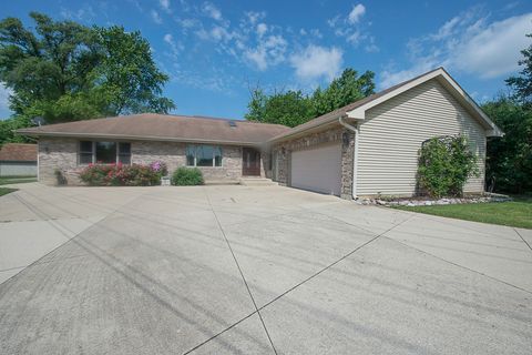 Photo of 422 Beverly Avenue, Addison, IL 60101 (MLS # 12457633)