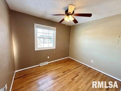 Tiny photo for 107 PARK LANE Circle, Eldridge, IA 52748 (MLS # QC4269470)