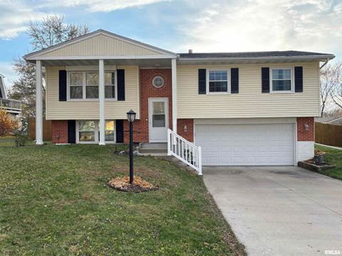 Photo of 107 PARK LANE Circle, Eldridge, IA 52748 (MLS # QC4269470)