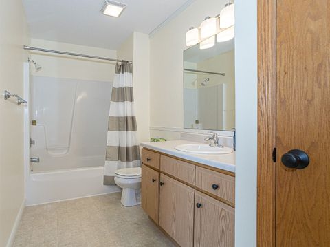 Tiny photo for 4186 Fairview Drive #9, Bettendorf, IA 52722 (MLS # 12622425)