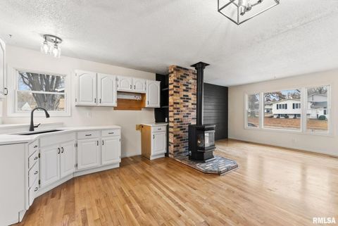 Tiny photo for 5812 HILLANDALE Road, Davenport, IA 52806 (MLS # QC4269383)