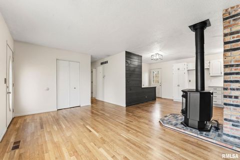 Tiny photo for 5812 HILLANDALE Road, Davenport, IA 52806 (MLS # QC4269383)