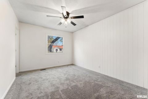 Tiny photo for 5812 HILLANDALE Road, Davenport, IA 52806 (MLS # QC4269383)