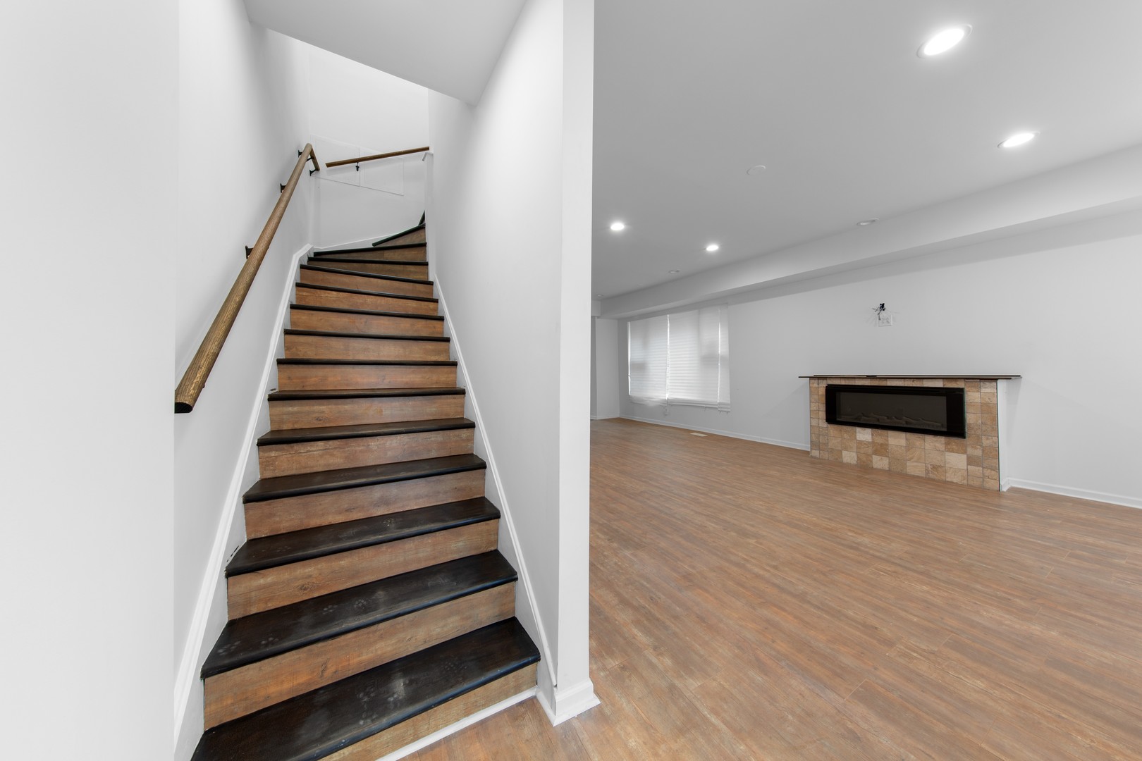 747 S Kenneth Avenue