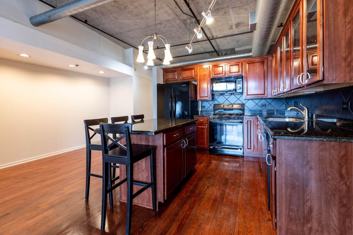 933 W VAN BUREN Street 612