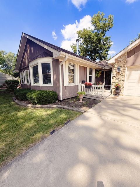 Photo of 557 Hardin Avenue, Aurora, IL 60506 (MLS # 12455317)