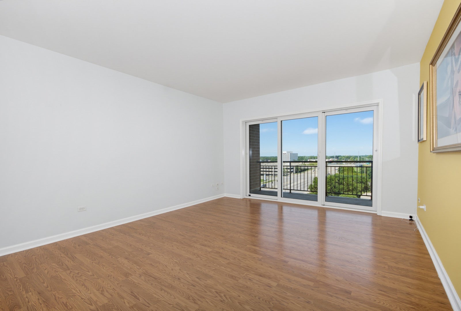 5555 N Cumberland Avenue 901