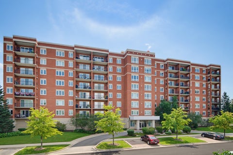 Photo of 5555 N Cumberland Avenue #901, Chicago, IL 60656 (MLS # 12749397)
