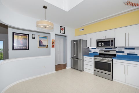 Tiny photo for 5555 N Cumberland Avenue #901, Chicago, IL 60656 (MLS # 12749397)