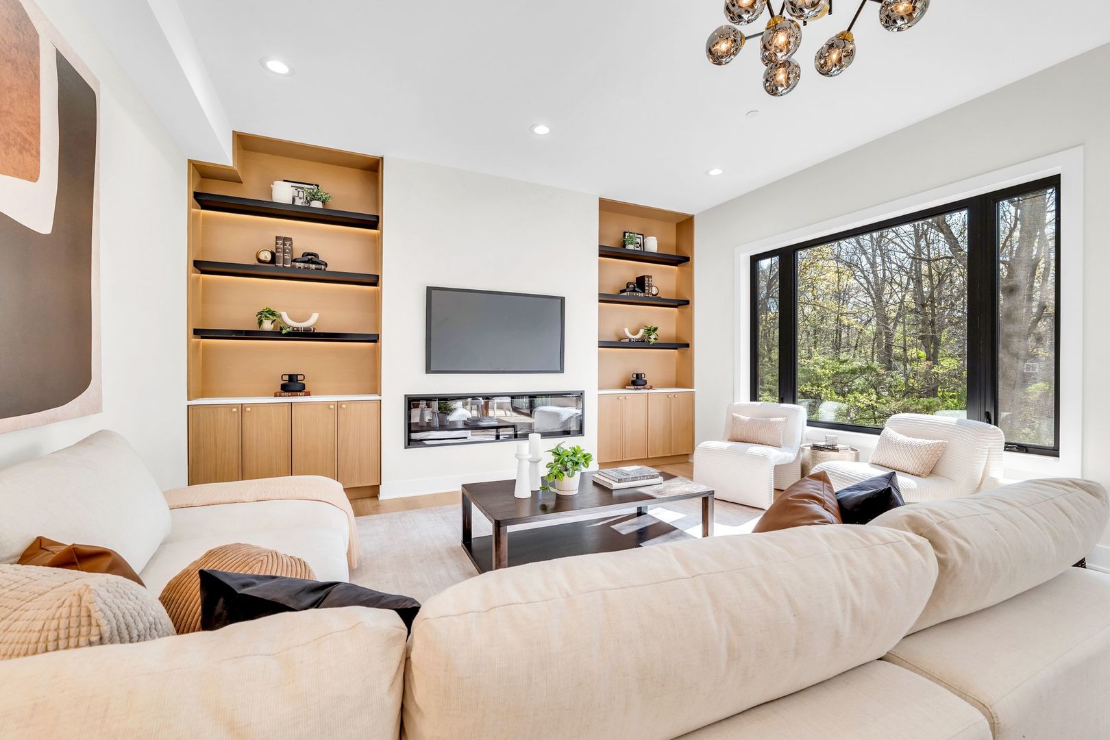 2624 Roslyn Circle