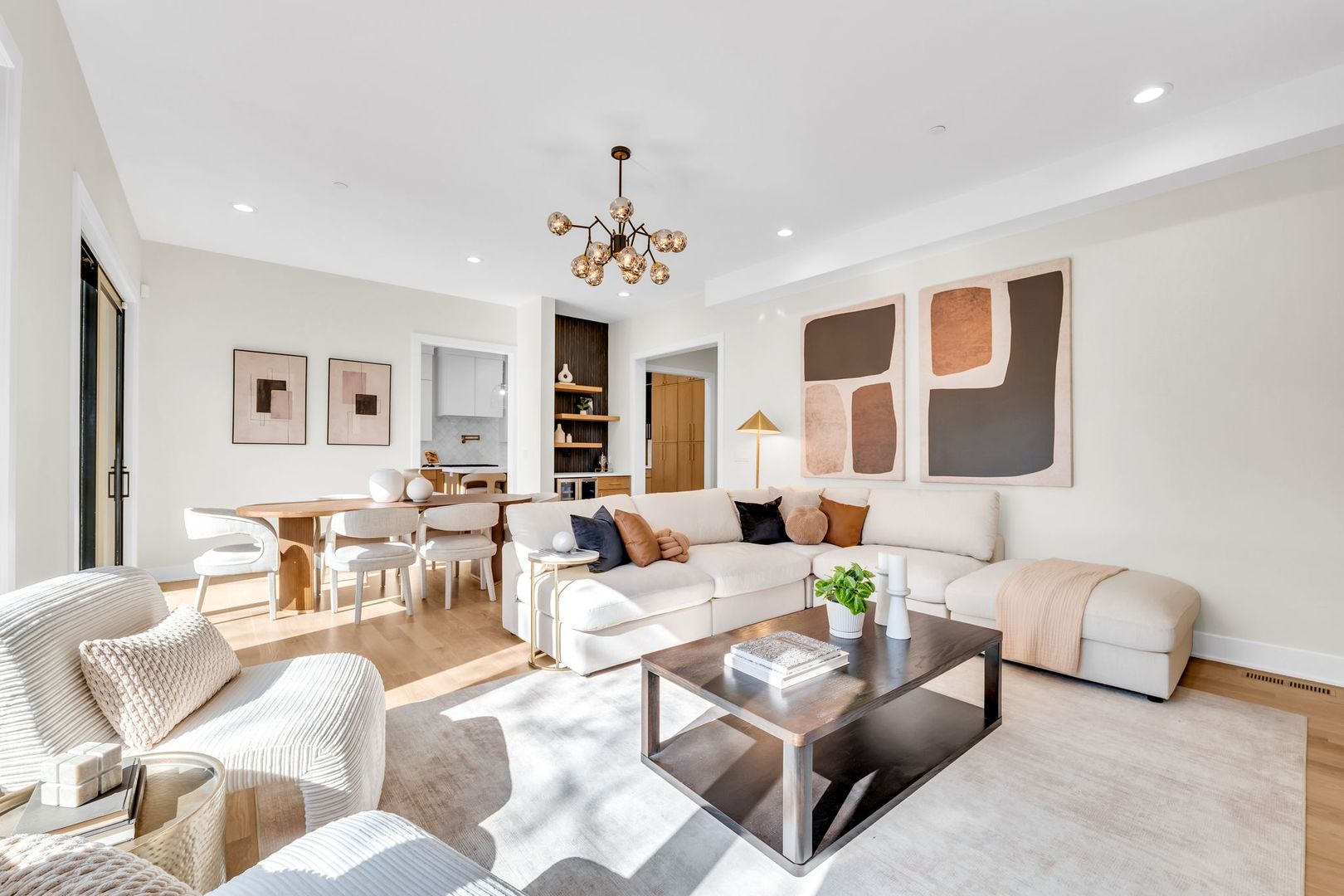 2624 Roslyn Circle