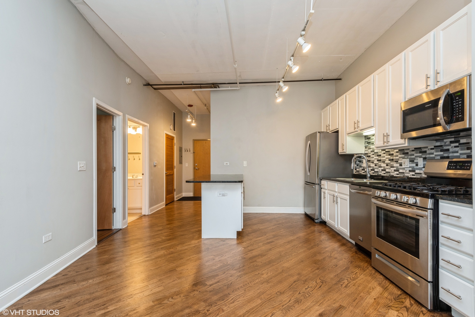 6 S Laflin Street 523