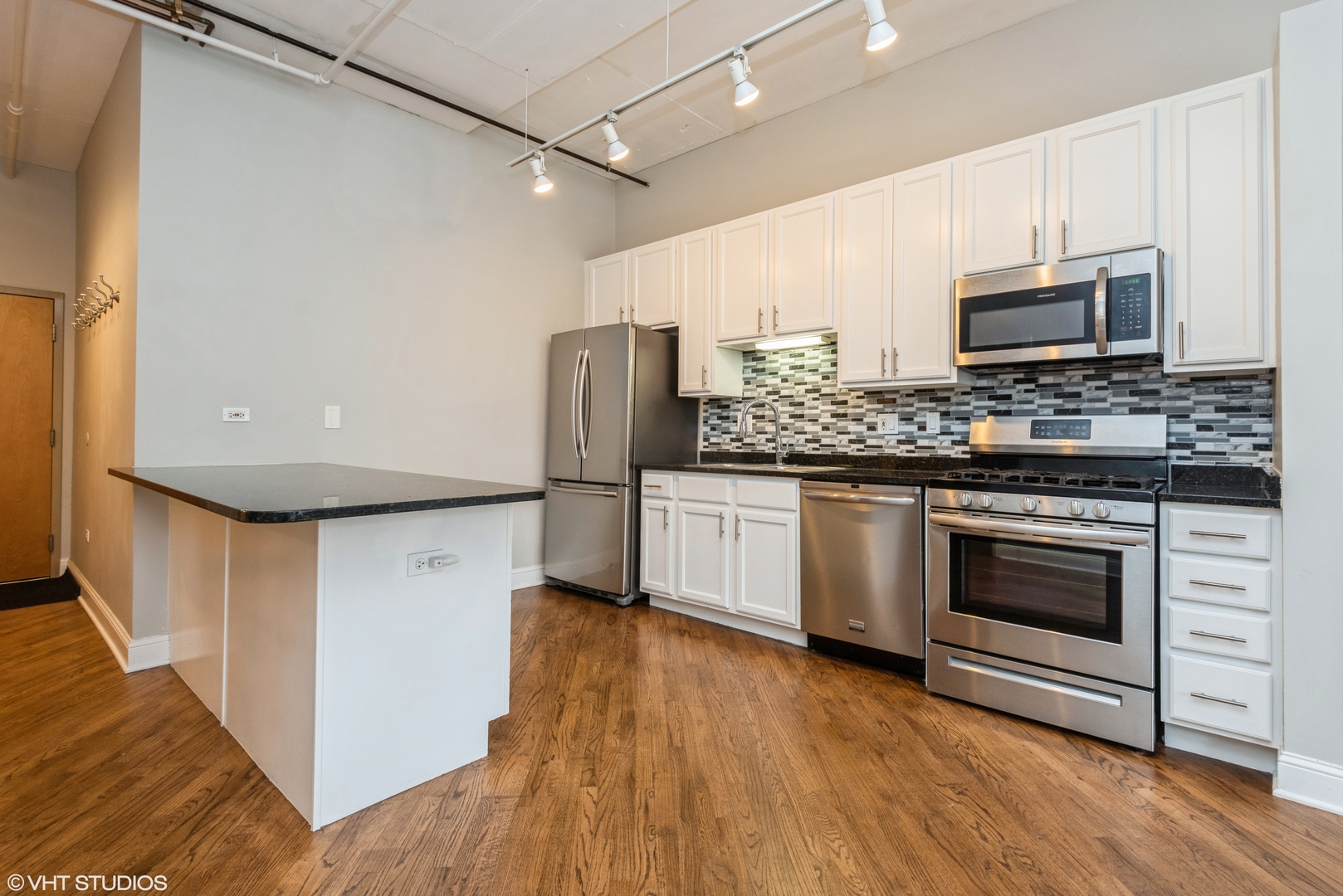 6 S Laflin Street 523