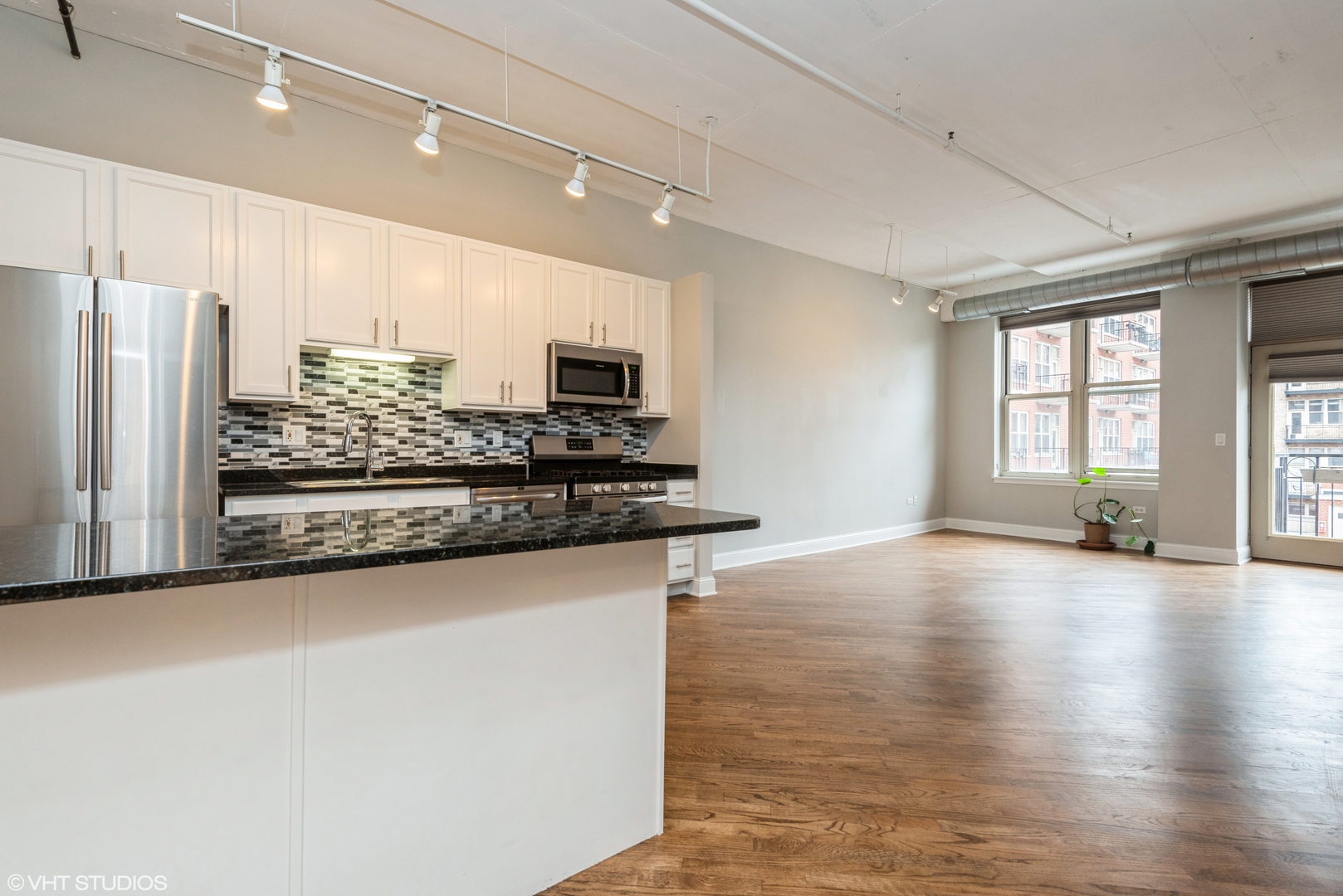 6 S Laflin Street 523