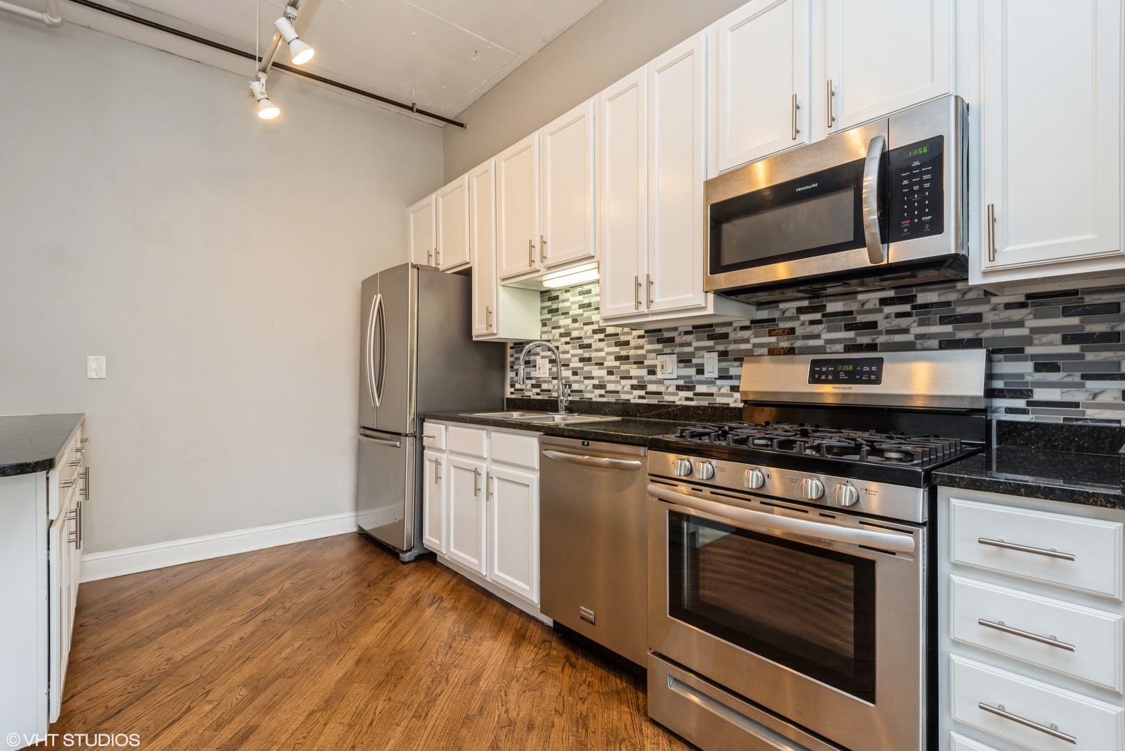 6 S Laflin Street 523