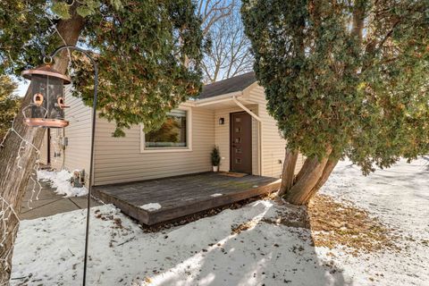 Tiny photo for 425 Grove Street, Wood Dale, IL 60191 (MLS # 12541928)