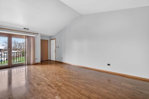 Tiny photo for 7545 Sheridan Drive #3D, Willowbrook, IL 60527 (MLS # 12609443)