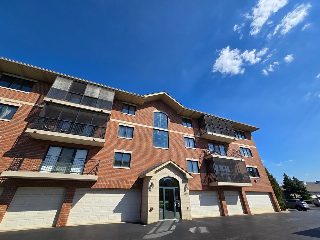 Photo for 6860 Winding Trail #204, Oak Forest, IL 60452 (MLS # 12483682)