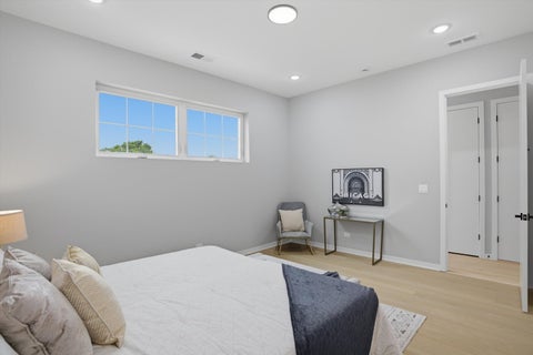 Tiny photo for 5830 N Lincoln Avenue #3W, Chicago, IL 60659 (MLS # 12678410)
