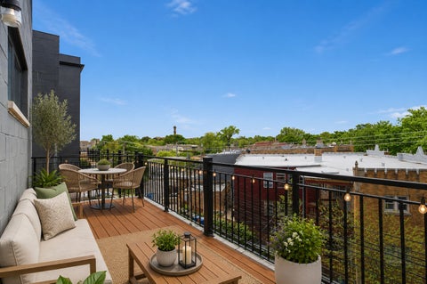 Tiny photo for 5830 N Lincoln Avenue #3W, Chicago, IL 60659 (MLS # 12678410)