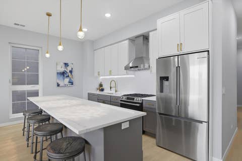 Tiny photo for 5830 N Lincoln Avenue #3W, Chicago, IL 60659 (MLS # 12678410)