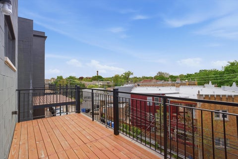 Tiny photo for 5830 N Lincoln Avenue #3W, Chicago, IL 60659 (MLS # 12678410)