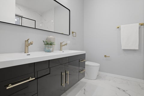 Tiny photo for 5830 N Lincoln Avenue #3W, Chicago, IL 60659 (MLS # 12678410)