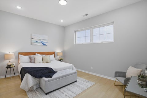 Tiny photo for 5830 N Lincoln Avenue #3W, Chicago, IL 60659 (MLS # 12678410)