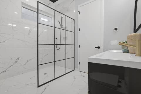 Tiny photo for 5830 N Lincoln Avenue #3W, Chicago, IL 60659 (MLS # 12678410)