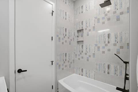 Tiny photo for 5830 N Lincoln Avenue #3W, Chicago, IL 60659 (MLS # 12678410)