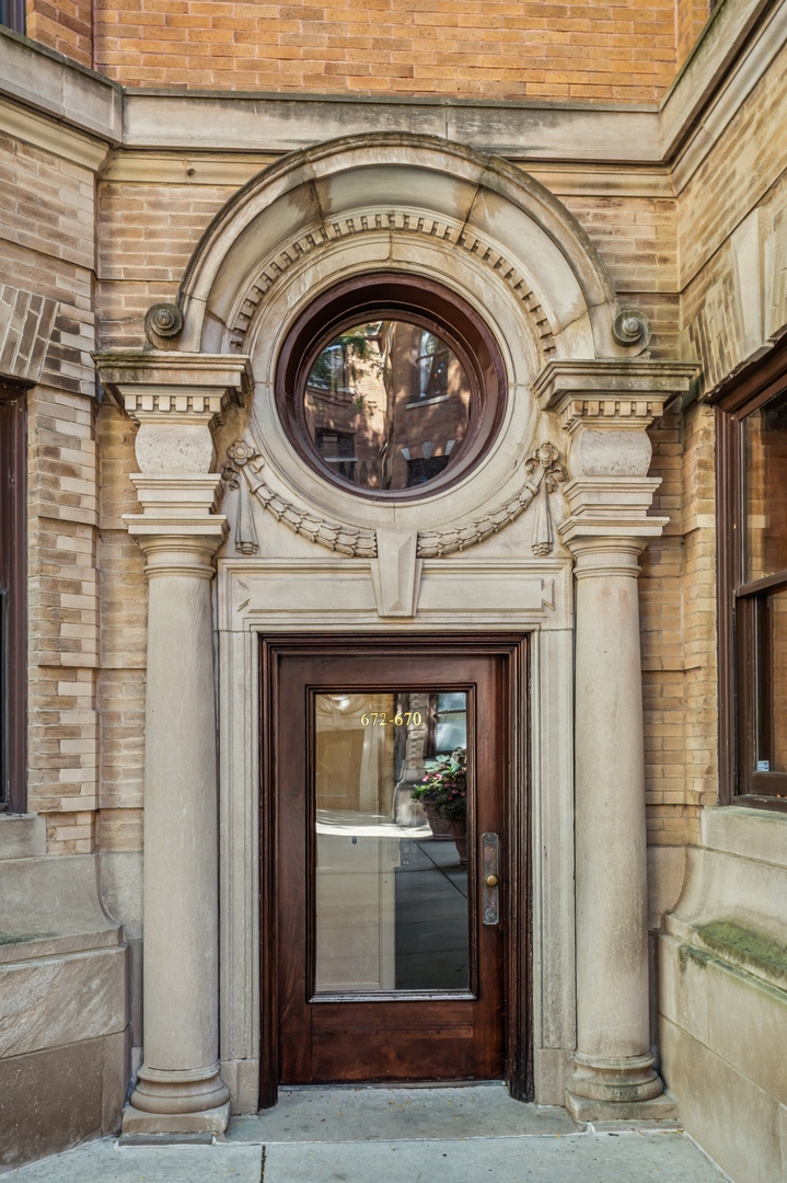 672 W IRVING PARK Road G2