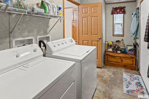 Tiny photo for 1111 S JEFFERSON Street, Salem, IL 62881 (MLS # EB459137)