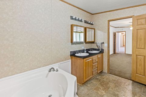 Tiny photo for 1111 S JEFFERSON Street, Salem, IL 62881 (MLS # EB459137)