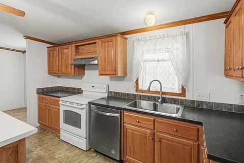 Tiny photo for 1111 S JEFFERSON Street, Salem, IL 62881 (MLS # EB459137)