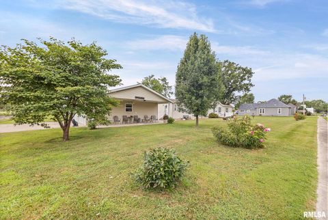 Tiny photo for 1111 S JEFFERSON Street, Salem, IL 62881 (MLS # EB459137)