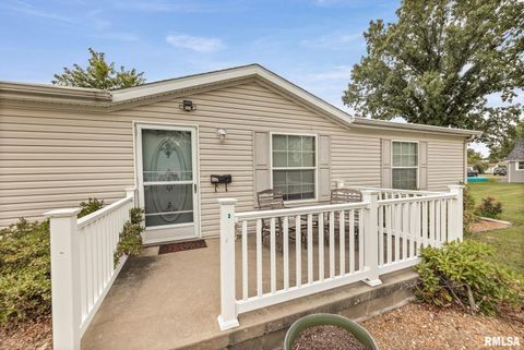 Tiny photo for 1111 S JEFFERSON Street, Salem, IL 62881 (MLS # EB459137)