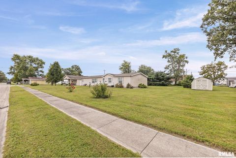 Tiny photo for 1111 S JEFFERSON Street, Salem, IL 62881 (MLS # EB459137)