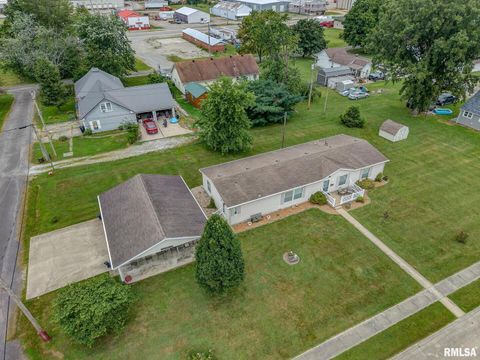 Tiny photo for 1111 S JEFFERSON Street, Salem, IL 62881 (MLS # EB459137)